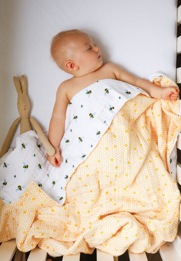 ORGANIC SNUG BLANKET - BEES